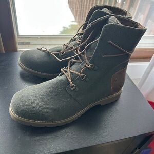 The North Face women’s charcoal and leather Boots